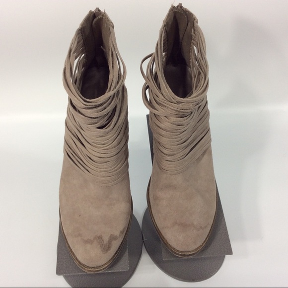 Fergalicious 8.5/ 6.5/38.5 Wicket Ankle Boots Chunky Heel Round Toe Vegan Suede - Picture 2 of 7